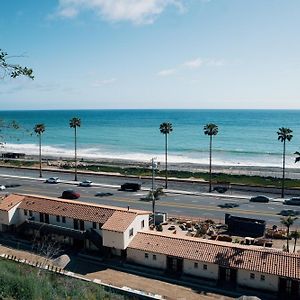 El Caminante Bar & Bungalows